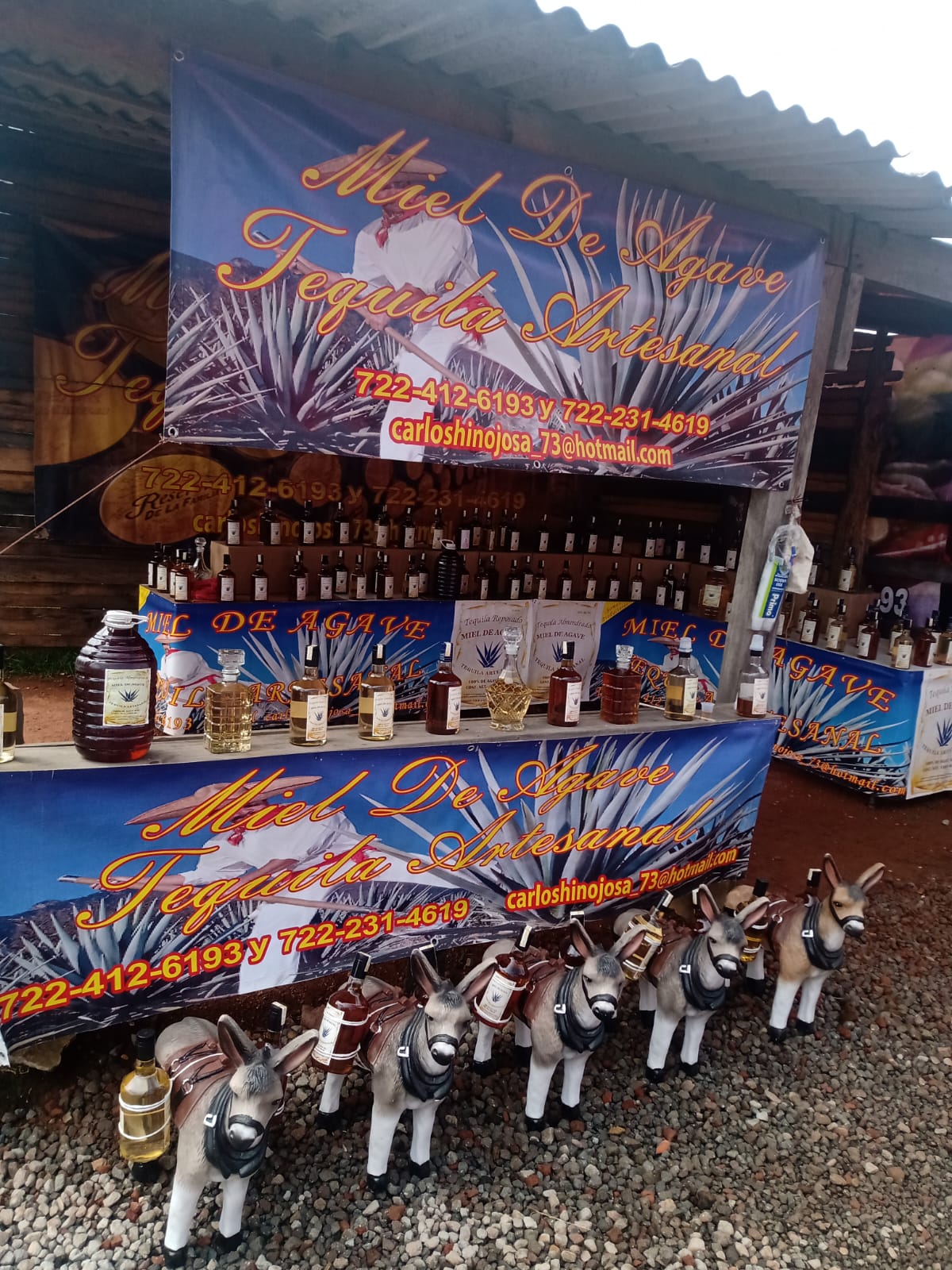 Exhibición de botellas de tequila